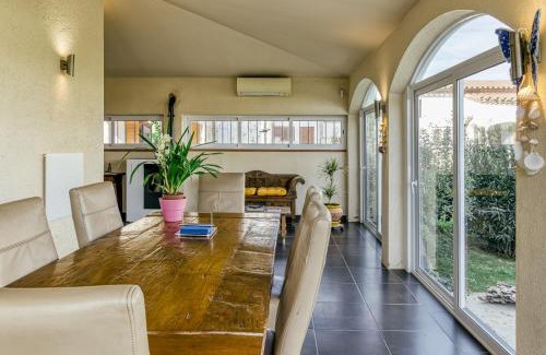 Torroella de Fluvia Villa | La Haya