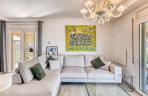 Torroella de Fluvia Villa | La Haya