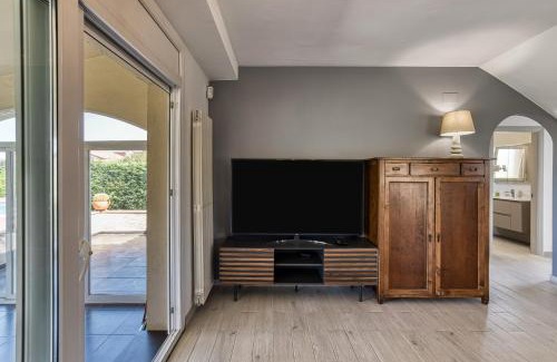 Torroella de Fluvia Villa | La Haya