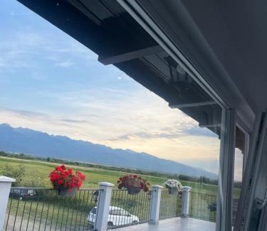 Voila Casa | La Izvoare Pensiune-Păstrăvărie