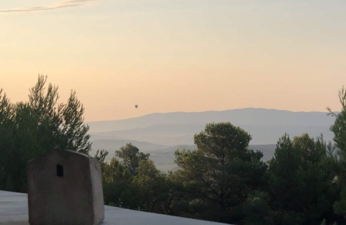 Murs Casa | LA JAUMIERE en Murs, tranquila con fantásticas vistas y piscina