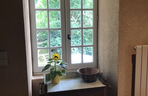 Saint-Germain-des-Pres Casa | La Jolie cottage, a lovely retreat for a couple with heated pool