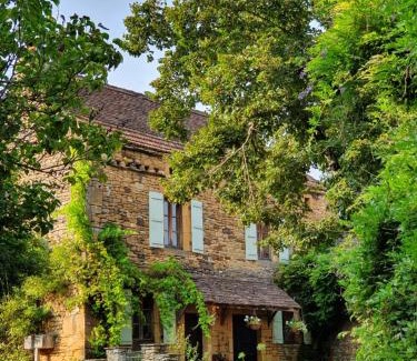 Frayssinet-le-Gelat Casa | La Libellule and Le Papillon gites at Les Leroux, near Frayssinet-le-Gelat