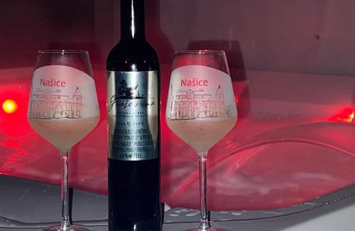Nasice Hotel | La Luna Premium Deluxe Apartment with Free Jacuzzi, Bikes & Covered Parking