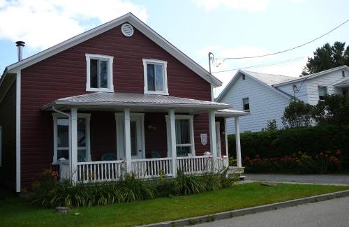 Baie-St-Paul Casa | La Maison Clarence