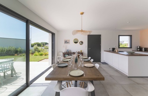 Landunvez Casa | La Maison Toul Ar Ran, indoor pool 29°C, 5-minute walk from the beach.