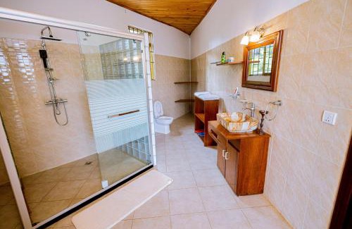Gitarama Hotel | La Perla Negra Lake Muhazi
