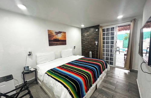 Adolfo López Mateos Hotel | La Perle Noire