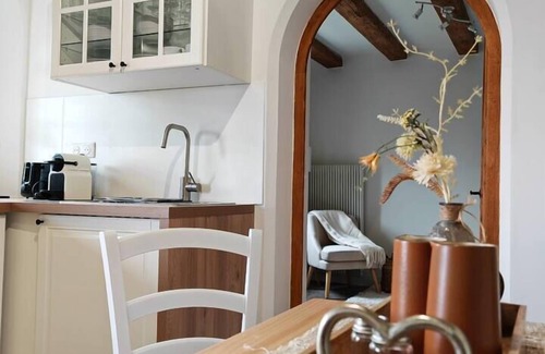 Gex Casa | La Petite Maison, Charming Cottage w/Scenic Views, Garden & Fire Pit