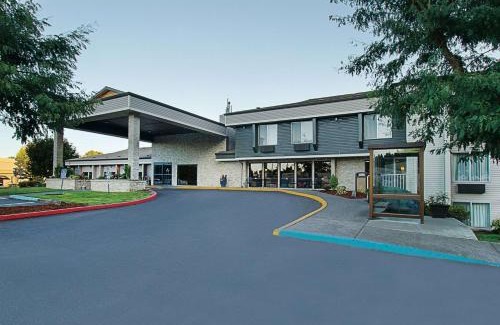 Northwest Industrial Hotel | La Quinta by Wyndham Portland NW