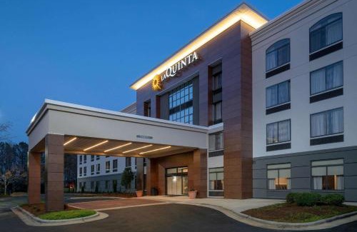 Northeast Raleigh Hotel | La Quinta by Wyndham Raleigh Downtown North