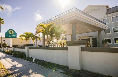 Bearss Plaza Hotel | La Quinta Inn by Wyndham Tampa Near Busch Gardens