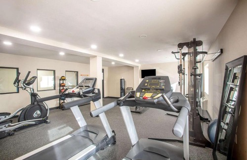 Hazelwood Hotel | La Quinta Inn by Wyndham St. Louis Hazelwood - Airport North