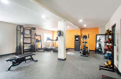 Hazelwood Hotel | La Quinta Inn by Wyndham St. Louis Hazelwood - Airport North