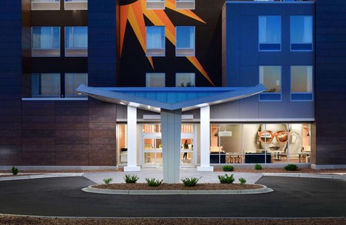 Lake Delton Hotel | La Quinta Inn & Suites by Wyndham Wisconsin Dells- Lake Delton