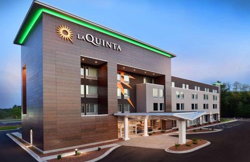 Lake Delton Hotel | La Quinta Inn & Suites by Wyndham Wisconsin Dells- Lake Delton