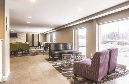 Cleveland Hotel | La Quinta Inn & Suites by Wyndham Cleveland - Airport North