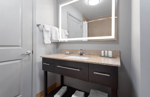 Columbus Hotel | La Quinta Inn & Suites by Wyndham Columbus - Edinburgh