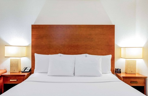 Danbury Hotel | La Quinta Inn & Suites by Wyndham Danbury