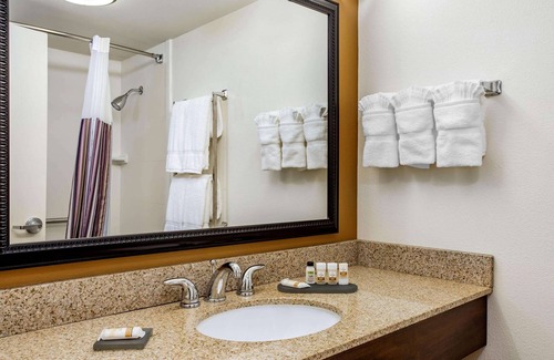 Danbury Hotel | La Quinta Inn & Suites by Wyndham Danbury