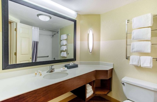 Crabtree Hotel | La Quinta Inn & Suites by Wyndham Raleigh Crabtree