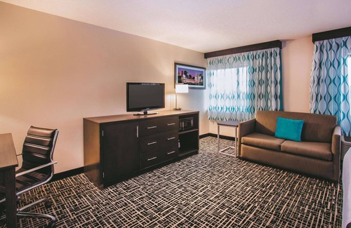 Mason Hotel | La Quinta Inn & Suites by Wyndham Cincinnati NE - Mason