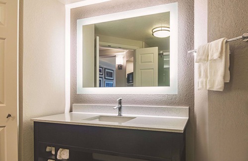 Central Oklahoma City Hotel | La Quinta Inn & Suites by Wyndham Oklahoma City - NW Expwy