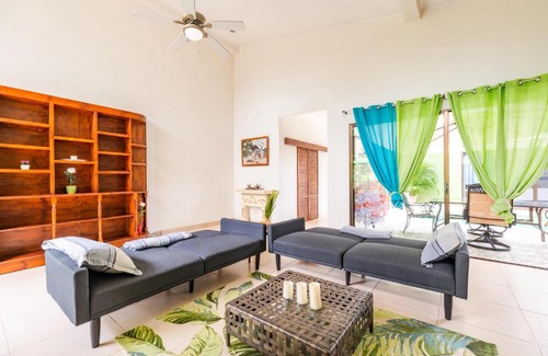 Mercedes Casa | LA REYNA DEL CAFE'