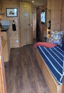 Beurlay Otro | La Roulotte d'Emilie et son jacuzzi privé