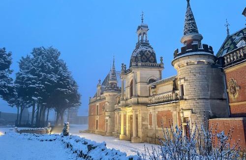 Chevigny-en-Valiere Cama Y Desayuno | La "Suite" du Château de Chevigny-en-Valière comprenant deux chambres séparées, située à 12 minutes de la célèbre ville de Beaune