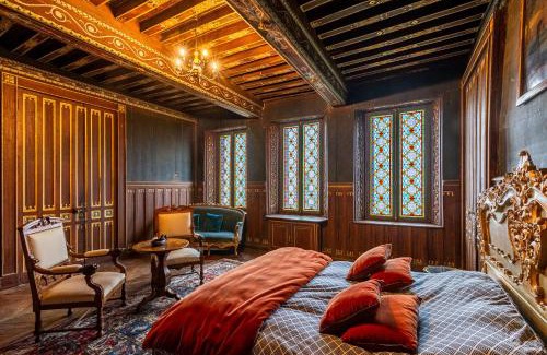 Chevigny-en-Valiere Cama Y Desayuno | La "Suite" du Château de Chevigny-en-Valière comprenant deux chambres séparées, située à 12 minutes de la célèbre ville de Beaune