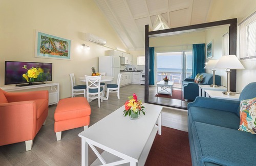 Pelican Key Hotel | La Vista Hotel