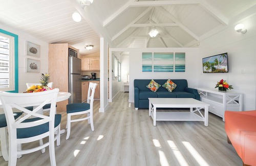 Pelican Key Hotel | La Vista Hotel