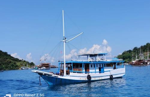Labuan Bajo Alquiler De Eote | Labuan Bajo Boat Charter