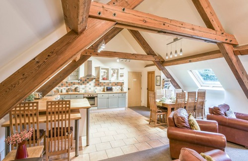 Hulland Ward Cabaña | LADY POND RETREAT, family friendly, with hot tub in Ashbourne