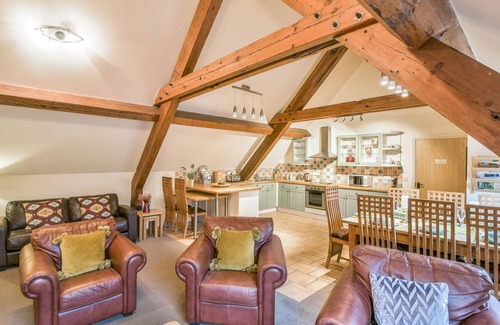 Hulland Ward Cabaña | LADY POND RETREAT, family friendly, with hot tub in Ashbourne