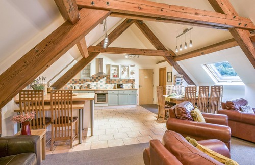 Hulland Ward Cabaña | LADY POND RETREAT, family friendly, with hot tub in Ashbourne