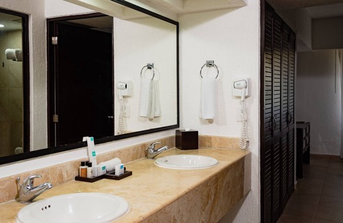 Zona Hotelera Hotel | Laguna Suites by Club Sunset