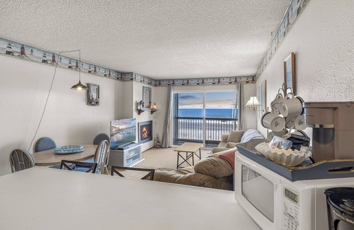 Logsden Condominio | Laid-Back Beach Life! Pet-Friendly Stay in Lincoln City with Room to Relax