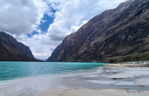 Huaraz Alquiler De RV | Lake 69 Trek and camping in 1-tent campground in the LLangauco Lakes