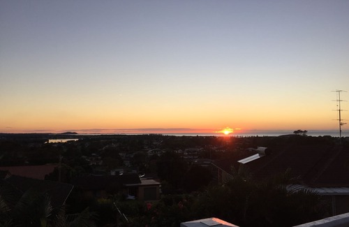 Mount Warrigal Casa | Lake and Ocean View