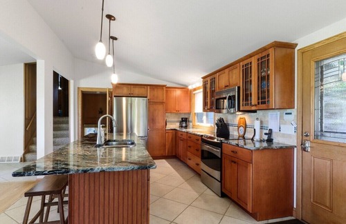 Powers Lake Casa | Tranquila casa frente al lago para toda la familia para disfrutar! - El escondite de Hayley