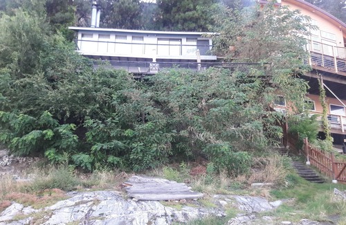 Manson Casa | Lake Chelan Private Waterfront Home, Exclusive Docks & Moorage. Pets Welcome.