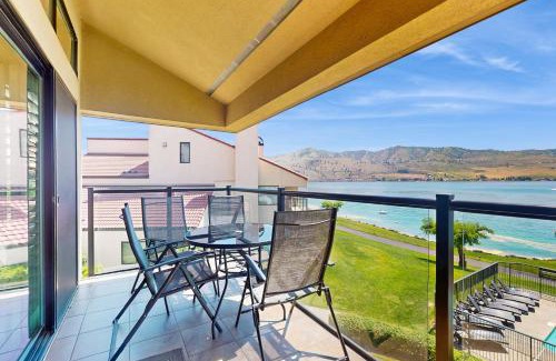 Chelan Apartamento | Lake Chelan Shores - Beachfront Splendor 12-5