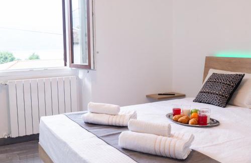 Abbadia Lariana Apartamento | Lake Como - 3 min Walk from Beach - New Flat for 6 Guests