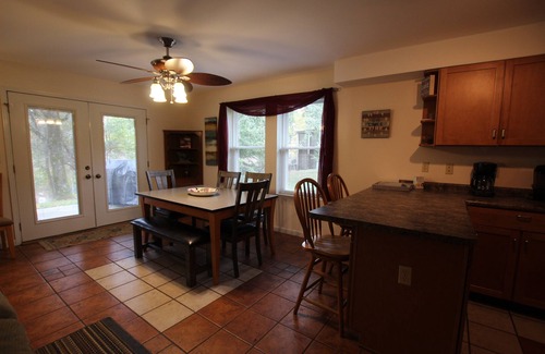 Monticello Chalet De Esquí | Lago Cumberland casa de vacaciones, con vistas a un estanque de pesca privada