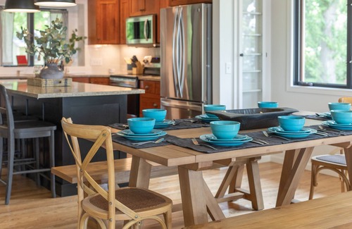 Alexandria Casa | Lake Front|1 Acre|Sunset Views|Remodeled|Sleeps12