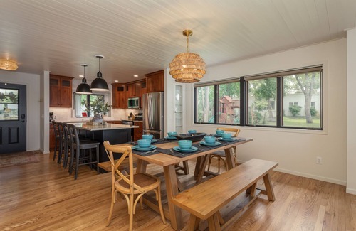 Alexandria Casa | Lake Front|1 Acre|Sunset Views|Remodeled|Sleeps12