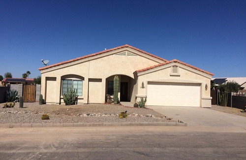 Arizona City Casa | Lake Front Beauty & Snowbird Favourite- ¡Cerca de golf, Pickle Ball y paracaidismo!