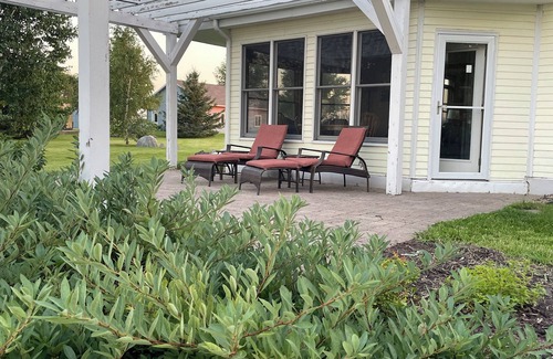 Lowry Casa | LAKE FRONT OASIS in SPACIOUS 5-bedroom home with WiFi/AC/Heat on Lake Reno